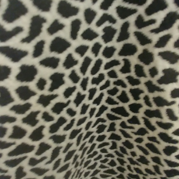 Cute patterned mini skirt - Picture 3 of 3